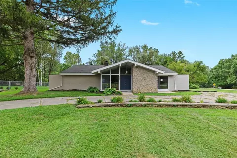 6886 Stockport, Lambertville, MI 48144