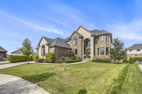 56096 Lario, Macomb, MI 48042