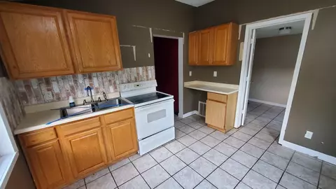 Entry Way - 2137 E Oak, Newaygo, MI 49337 photo 1 of 1