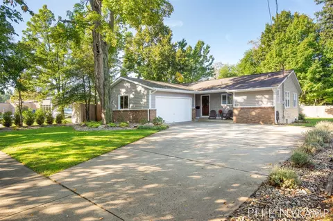 648 Columbia, Holland, MI 49423