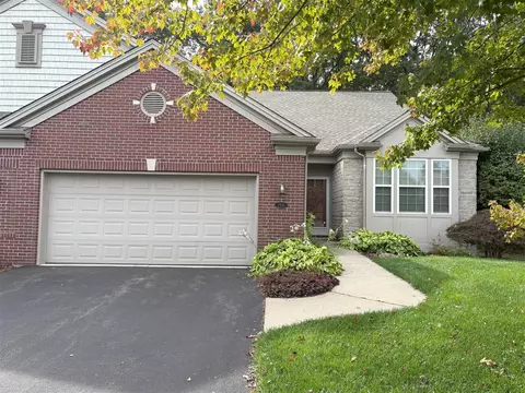 2912 Woodridge Cir, Grand Rapids, MI 49525