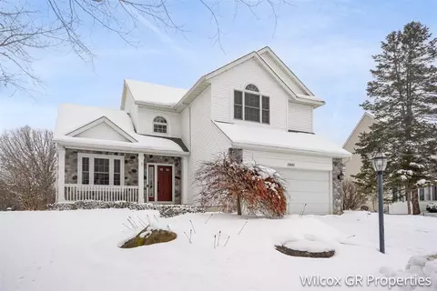 1041 Dogwood Mdws, Ada, MI 49301