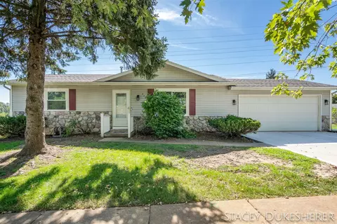 276 Mabel, Comstock Park, MI 49321