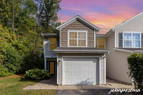 3281 Park Rdg, Grand Rapids, MI 49525