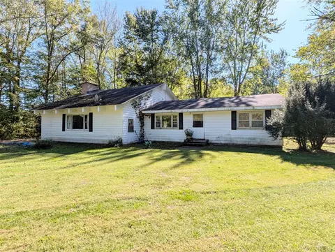 52931 30th, Bangor, MI 49013