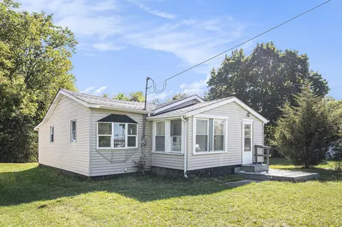 16967 Jones Lk, Lansing, MI 48906