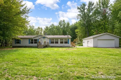 590 22 Mile, Kent City, MI 49330