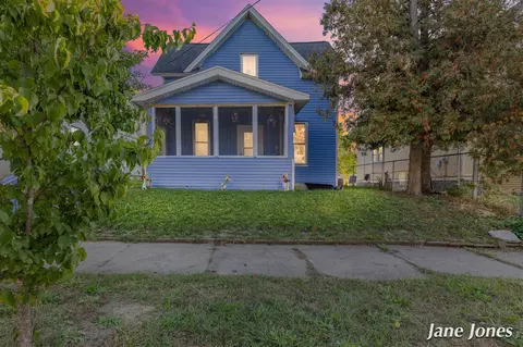 924 Oakhill, Grand Rapids, MI 49507