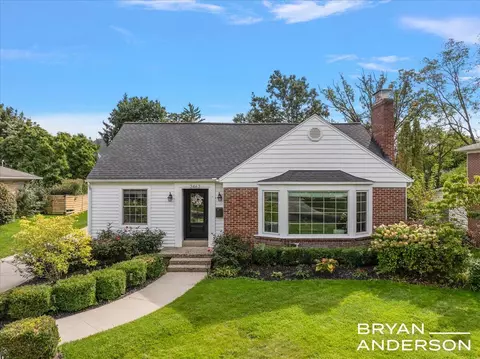 2462 Beechwood, Grand Rapids, MI 49506