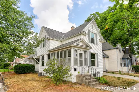 430 Washington, Holland, MI 49423
