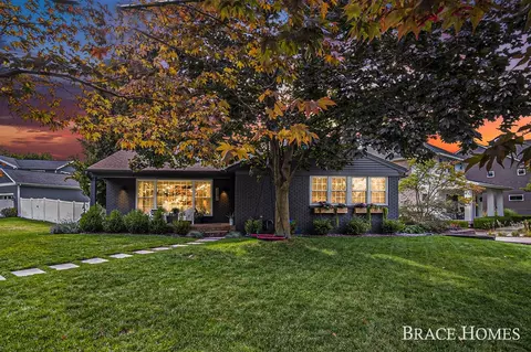 2242 Lake, East Grand Rapids, MI 49506
