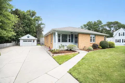 465 W 32nd, Holland, MI 49423