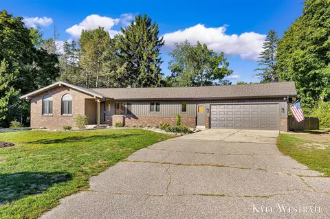 879 W 26th, Holland, MI 49423