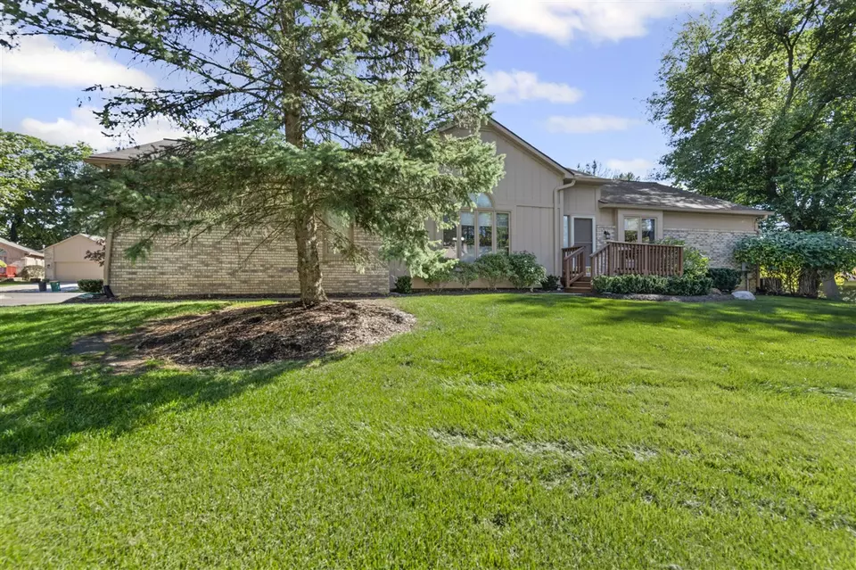 Exterior - 35812 Lone Pne, Farmington Hills, MI 48335 photo 1 of 4