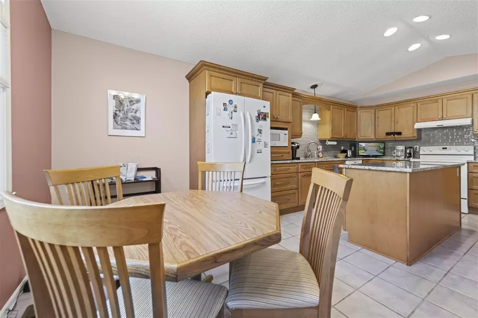 Kitchen - 35812 Lone Pne, Farmington Hills, MI 48335 photo 4 of 4