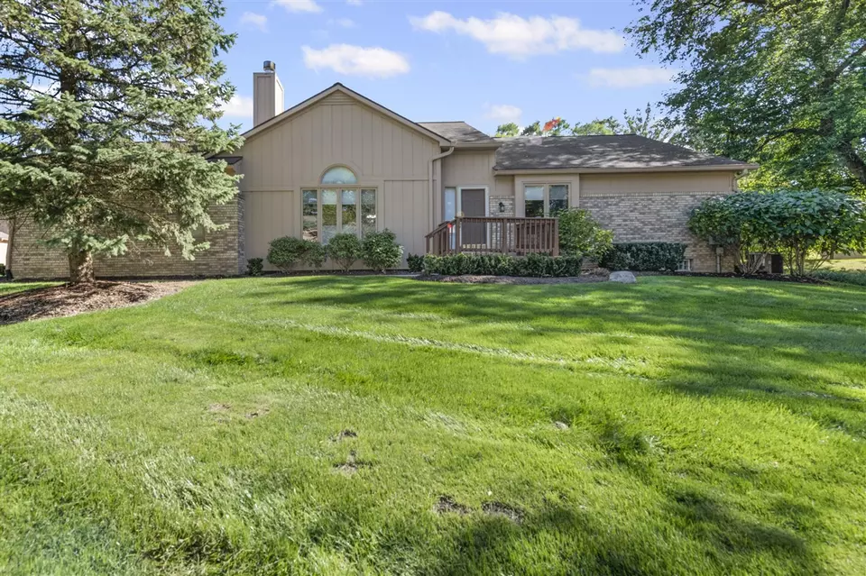 Exterior - 35812 Lone Pne, Farmington Hills, MI 48335 photo 2 of 4