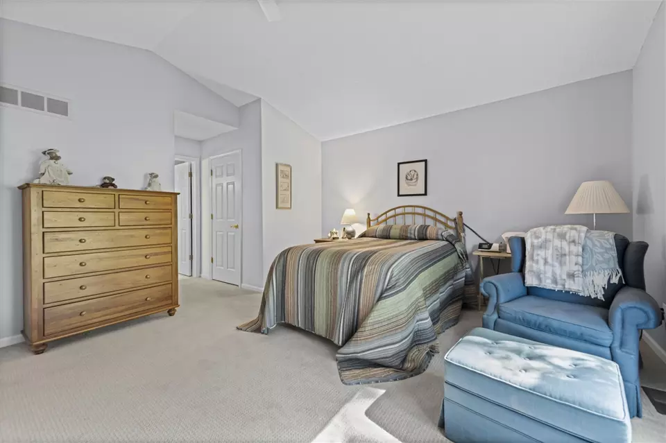 Bedroom - 35812 Lone Pne, Farmington Hills, MI 48335 photo 2 of 4