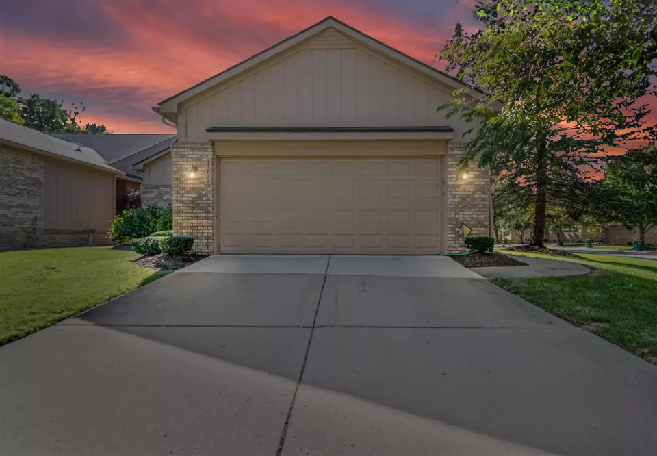 Exterior - 35812 Lone Pne, Farmington Hills, MI 48335 photo 4 of 4