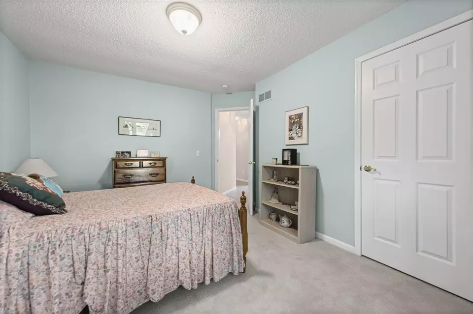 Bedroom - 35812 Lone Pne, Farmington Hills, MI 48335 photo 4 of 4