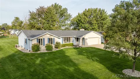 270 Brook Ln, Holland, MI 49423