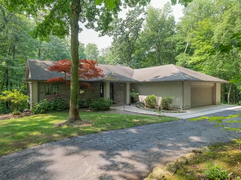 6115 Far Hls, Kalamazoo, MI 49009