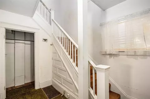 Entry Way - 819 N West, Jackson, MI 49202 photo 2 of 4