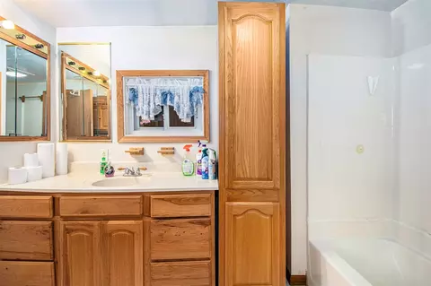 Bath - 819 N West, Jackson, MI 49202 photo 1 of 1
