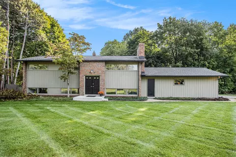 8819 S Westnedge, Portage, MI 49002