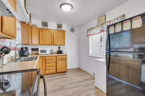 Kitchen - 141 Euclid Ave, Jackson, MI 49203 photo 2 of 3