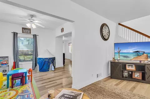 Entry Way - 141 Euclid Ave, Jackson, MI 49203 photo 1 of 2