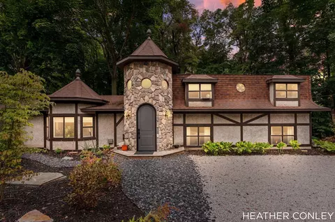 260 Brook, Saugatuck, MI 49453
