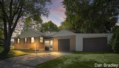 4447 Warrington, Grand Rapids, MI 49534