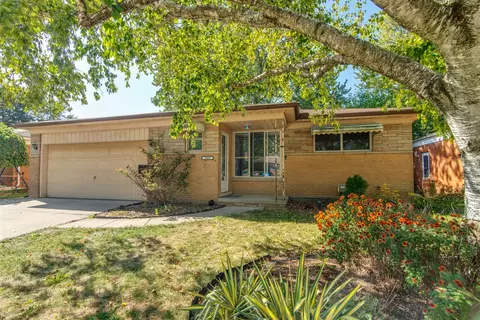 26047 Fairfield, Warren, MI 48089