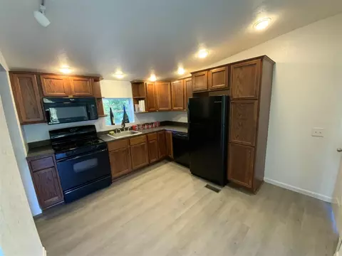 Kitchen - 4120 Hawkins, Jackson, MI 49201 photo 1 of 1
