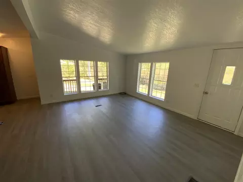 Living - 4120 Hawkins, Jackson, MI 49201 photo 2 of 2