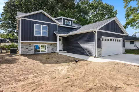 1036 Sir Knight, Plainwell, MI 49080