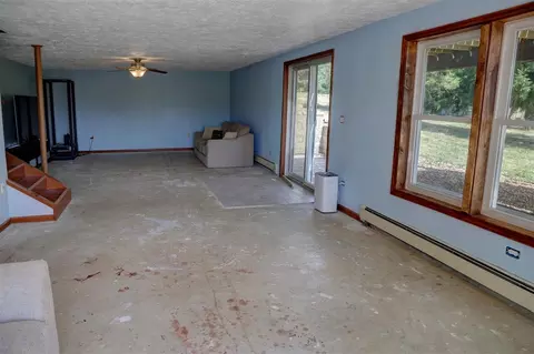 Living - 6588 Wells, Jackson, MI 49201 photo 3 of 5
