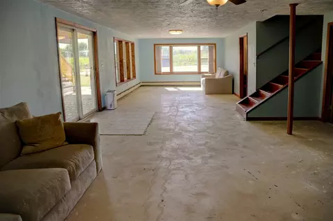Living - 6588 Wells, Jackson, MI 49201 photo 2 of 5