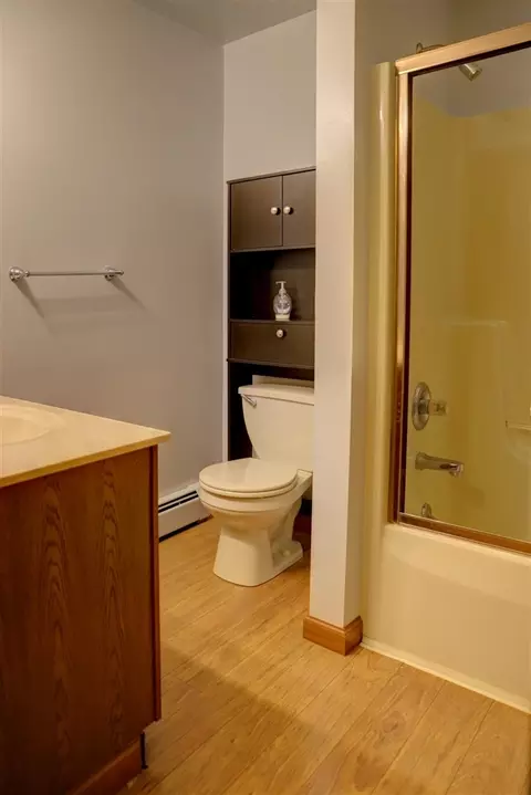 Bath - 6588 Wells, Jackson, MI 49201 photo 2 of 5