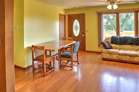 Dining - 6588 Wells, Jackson, MI 49201 photo 1 of 1