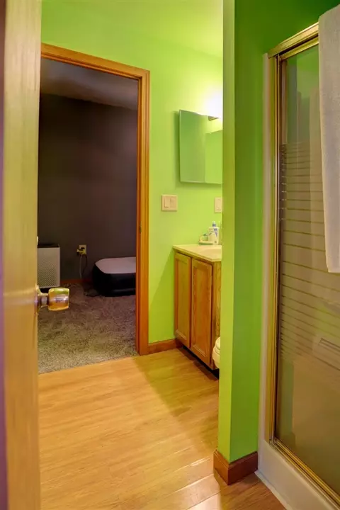 Bath - 6588 Wells, Jackson, MI 49201 photo 3 of 5