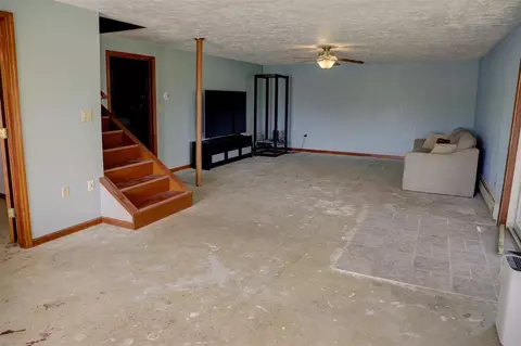 Living - 6588 Wells, Jackson, MI 49201 photo 4 of 5