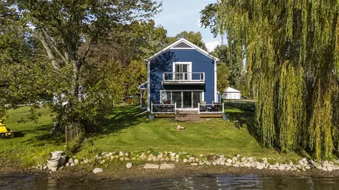 1272 Bayview, White Lake, MI 48386