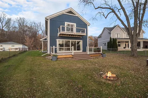 1272 Bayview, White Lake, MI 48386