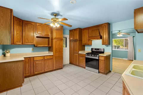 Kitchen - 9129 E De, Richland, MI 49083 photo 2 of 3