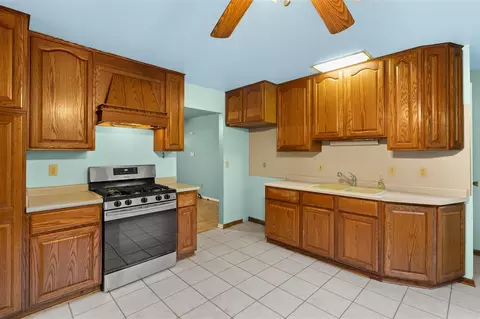 Kitchen - 9129 E De, Richland, MI 49083 photo 3 of 3