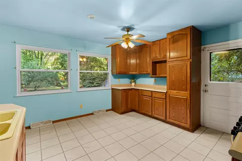 Kitchen - 9129 E De, Richland, MI 49083 photo 1 of 3