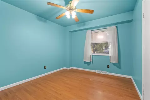 Bedroom - 9129 E De, Richland, MI 49083 photo 2 of 7
