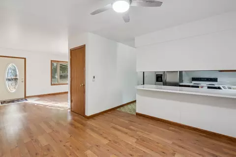 Living - 540 Cosmopolitan, Marshall, MI 49068 photo 5 of 6