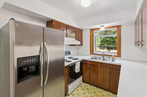 Kitchen - 540 Cosmopolitan, Marshall, MI 49068 photo 1 of 4